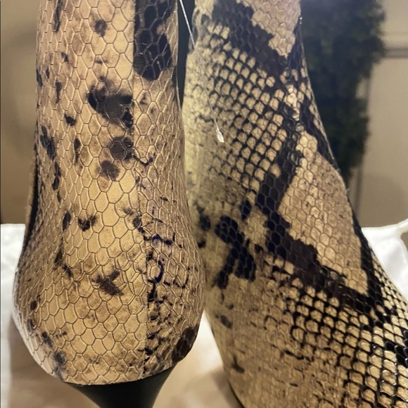 Joie Snakeskin print booties - Picture 2 of 11